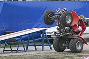 Stunts auf Quads gibt es bei den Bossle's Hell Drivers (&copy;Foto: Martin Schmitz)